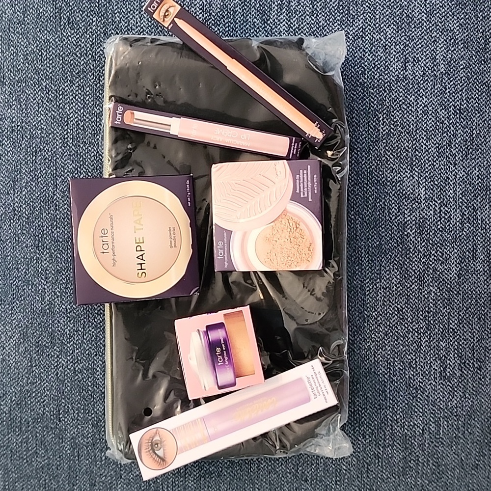 Tarte 7 pc kit Fair Skin Shape Tape Foundation Eye Cream & Brightener Lip Color